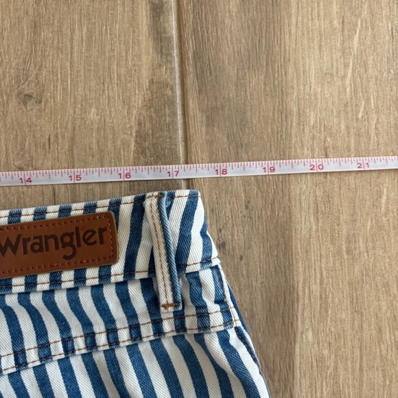 Wrangler High Rise Fierce Flare Jeans Women's 16 x 30 Blue White Stripe Cowgirl - Picture 6 of 8